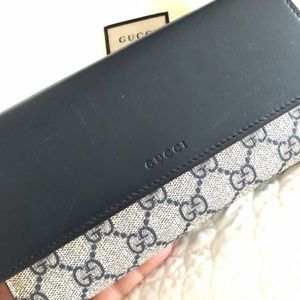 Gucci Bags - Navy & Cream Double G Gucci Envelope Wallet Gucci Bags - Navy & Cream Double G Gucci Envelope Wallet